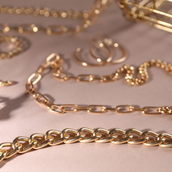 Tasar-sus-joyas-de-oro-en-Oro-Money