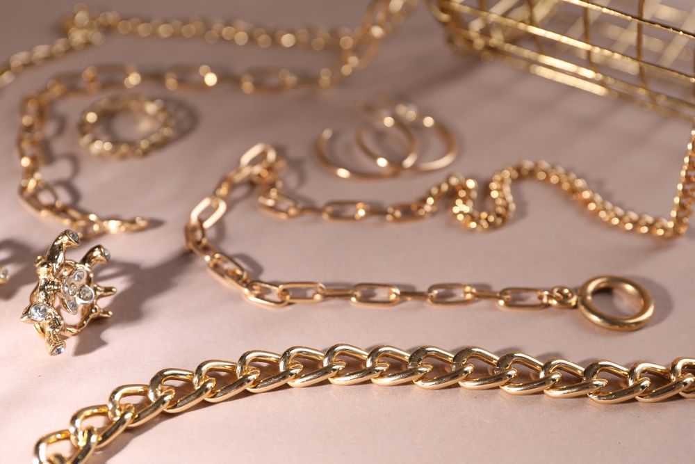 Tasar-sus-joyas-de-oro-en-Oro-Money