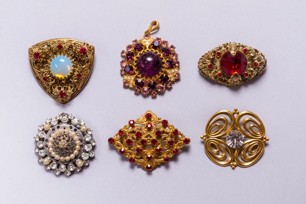 Broches-antiguos-joyas-con-personalidad-unica