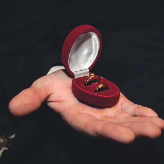 Que-joyas-regalarle-a-esa-persona-especial-guia-para-acertar-con-cualquier-presupuesto