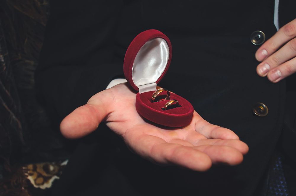 Que-joyas-regalarle-a-esa-persona-especial-guia-para-acertar-con-cualquier-presupuesto