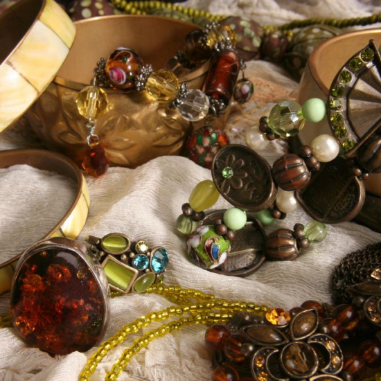 Joyas-vintage-tesoros-ocultos-en-el-mercado