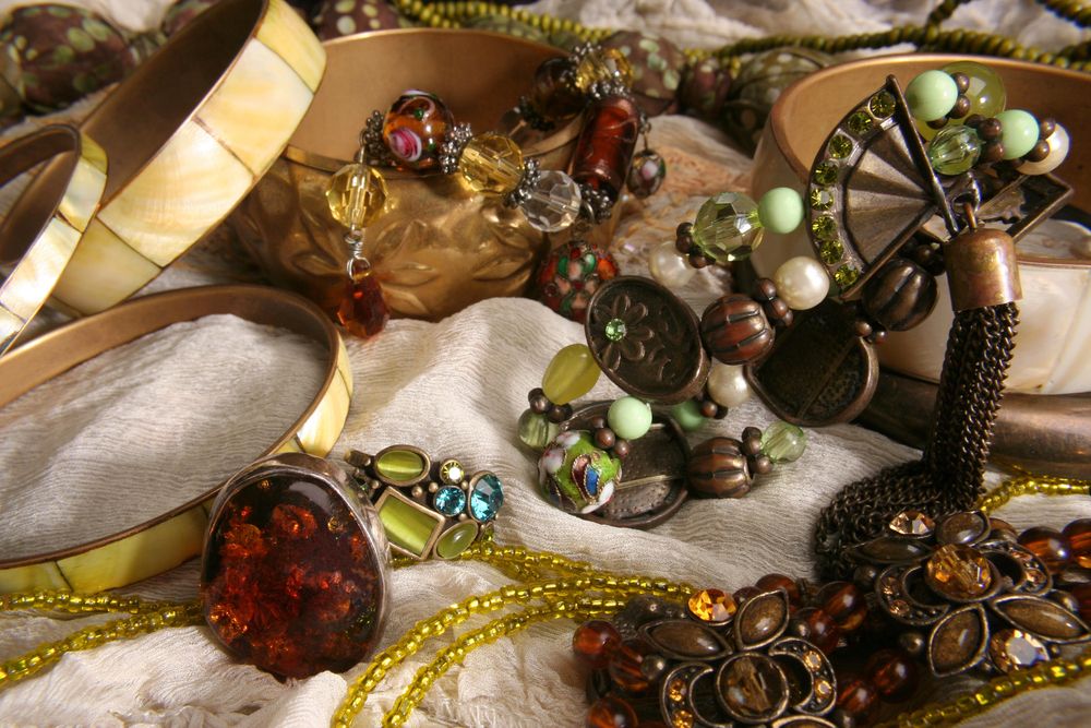 Joyas-vintage-tesoros-ocultos-en-el-mercado